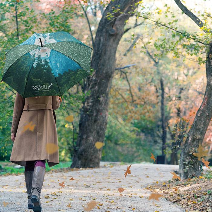 woman,with,red,umbrella,walking,at,the,rain,in,beautiful